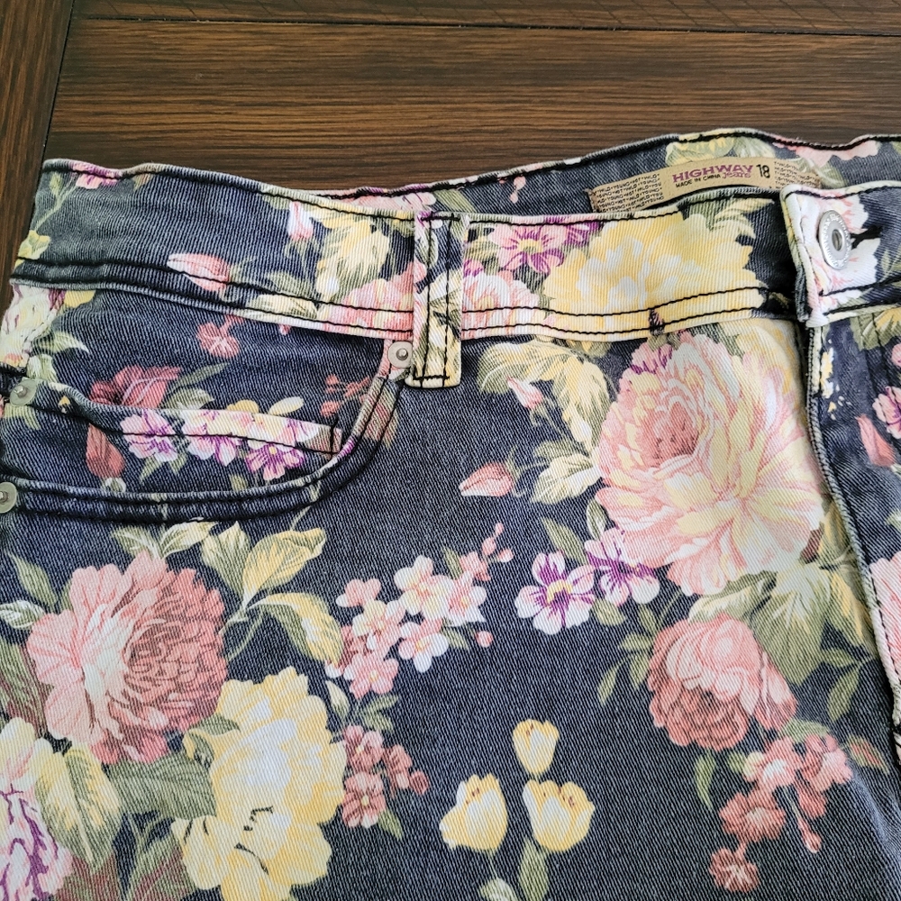 HIGHWAY JEANS Women's Shorts Size 18 Denim Streach Floral Cottagecore - Picture 5 of 9